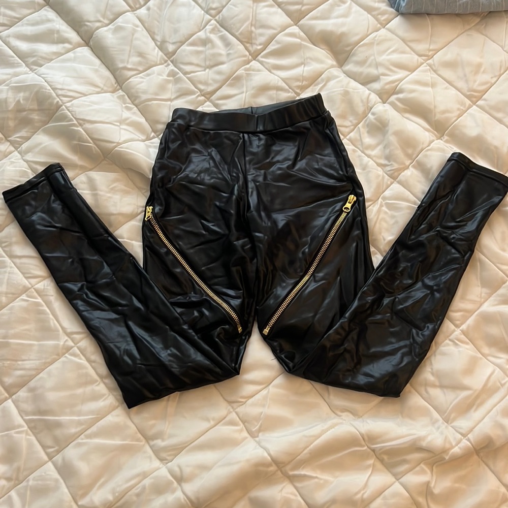 Black leggings